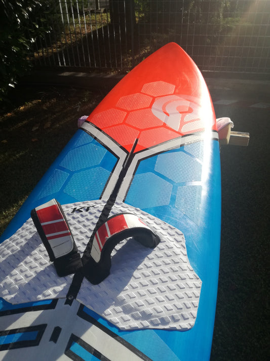 Restyling a Goya windsurf board using HexaTraction