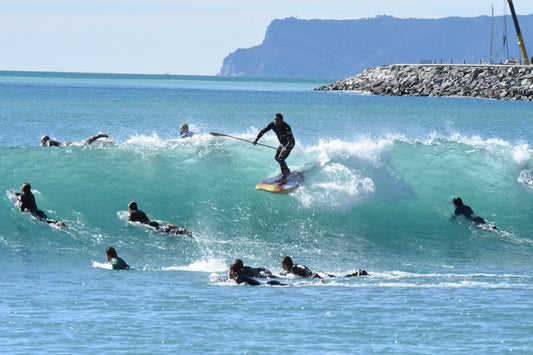 Crowded SUP surf sequence