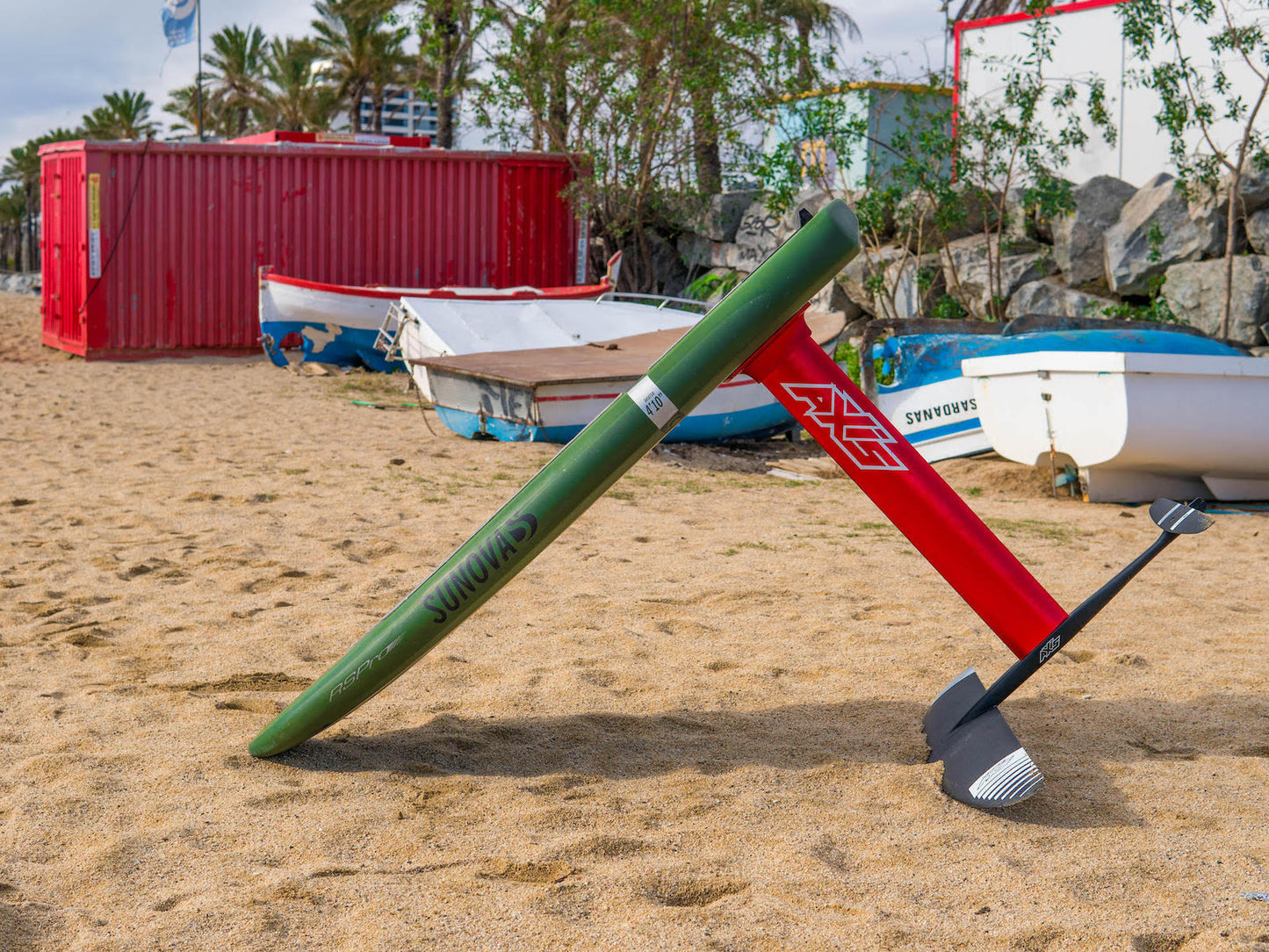 Clear Surf/Wing foil rail saver for foilboards below 70 liters on the beach